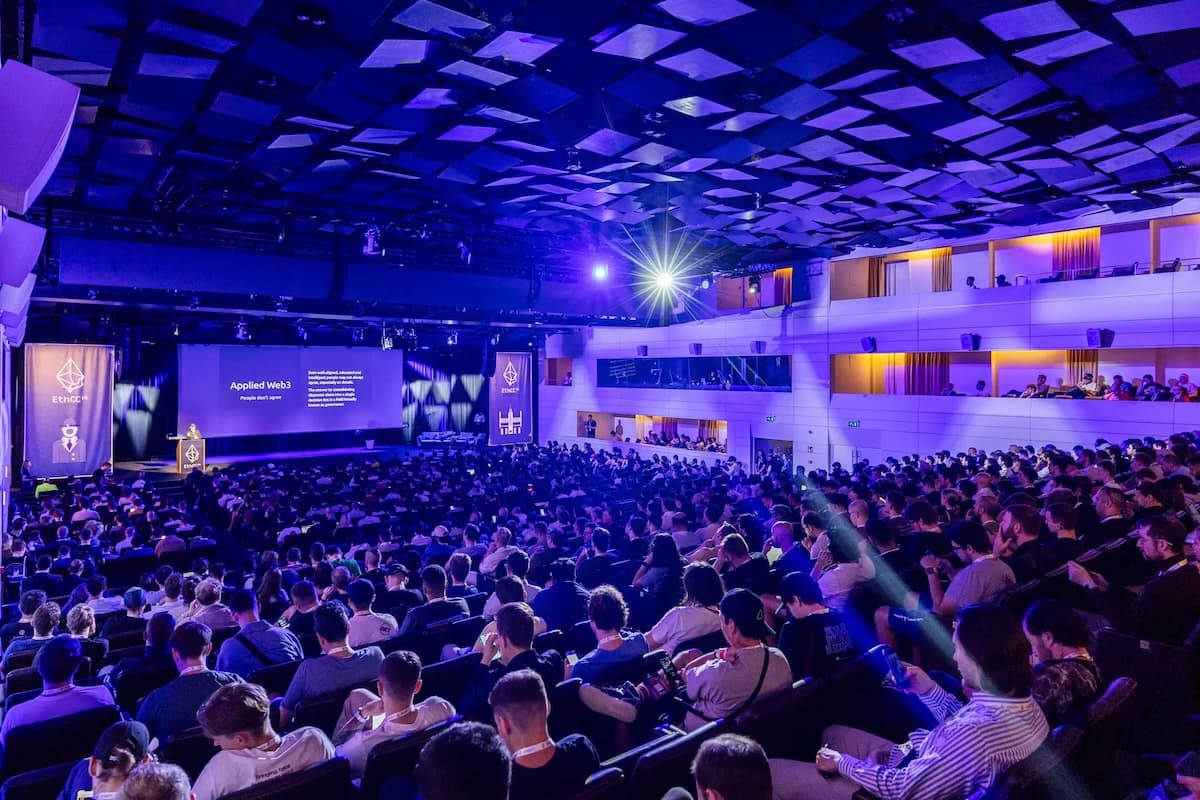 atmosphere at EthCC[8]